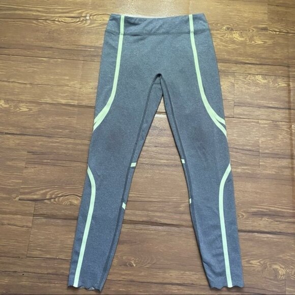 Lululemon Iviva leggings Girl Sz 14 ( Women Sz 2) - Picture 1 of 10